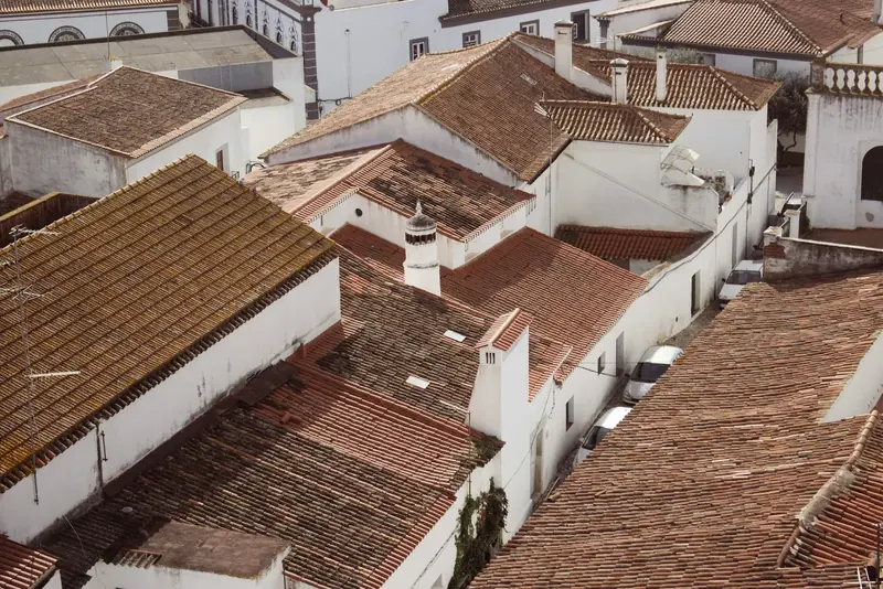 Tejados de un pueblo alentejano en la Costa Vicentina